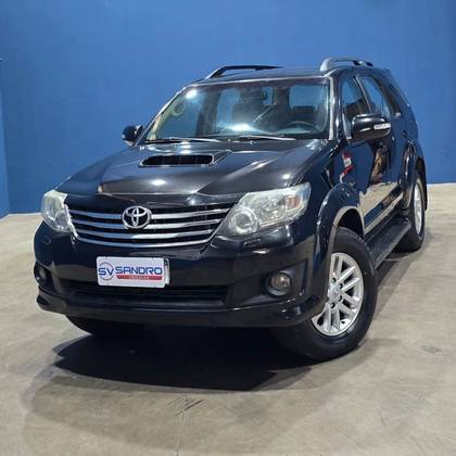TOYOTA HILUX 3.0 SRV 4X4 CD 7 LUGARES 16V TURBO INTERCOOLER DIESEL 4P AUTOMÁTICO TOYOTA HILUX 3.0 SRV 4X4 CD 7 LUGARES 16V TURBO INTERCOOLER DIESEL 4P AUTOMÁTICO